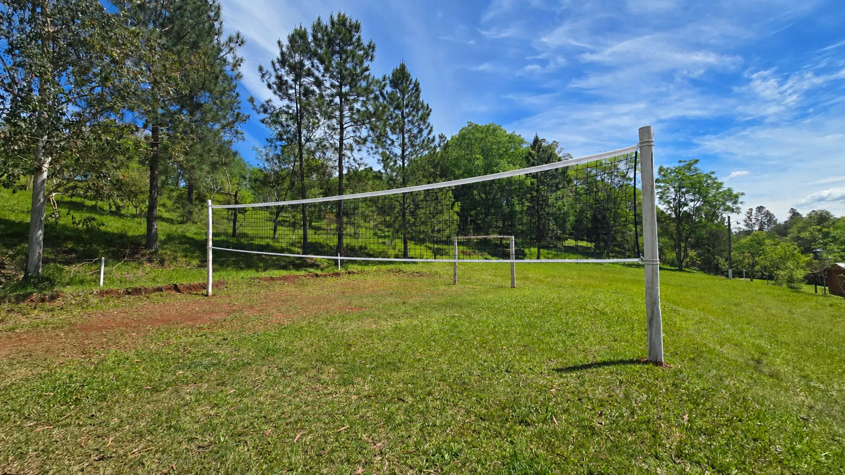 Red de voleibol entre postes existentes
